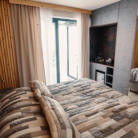 Oda ve Kahvaltı Sousedi 4*