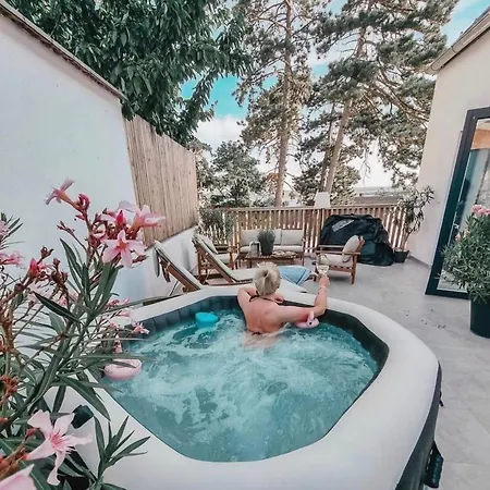 Oda ve Kahvaltı Sousedi Pavlov