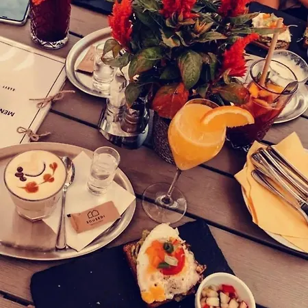 Oda ve Kahvaltı Sousedi 4*