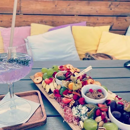 Sousedi Oda ve Kahvaltı 4*