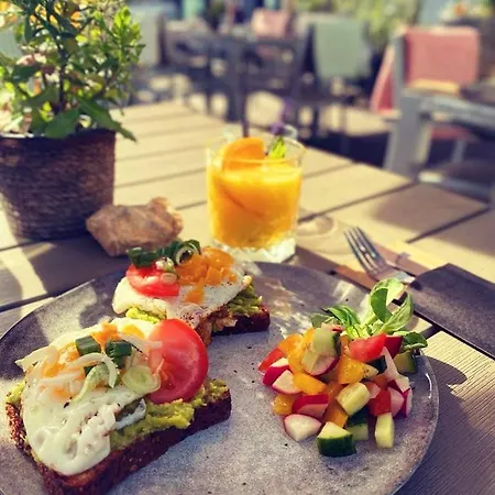 Oda ve Kahvaltı Sousedi