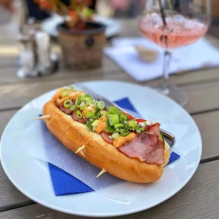 Sousedi Oda ve Kahvaltı 4*