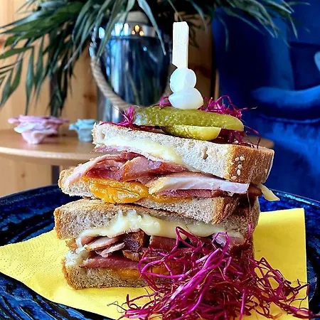 Oda ve Kahvaltı Sousedi