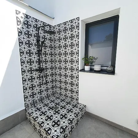 Oda ve Kahvaltı Sousedi Pavlov