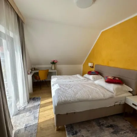 Oda ve Kahvaltı Sousedi Pavlov