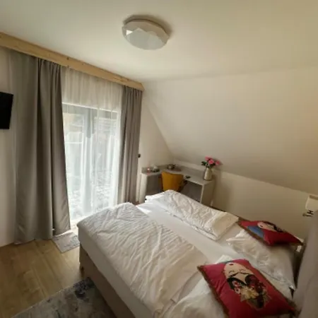 Oda ve Kahvaltı Sousedi 4*