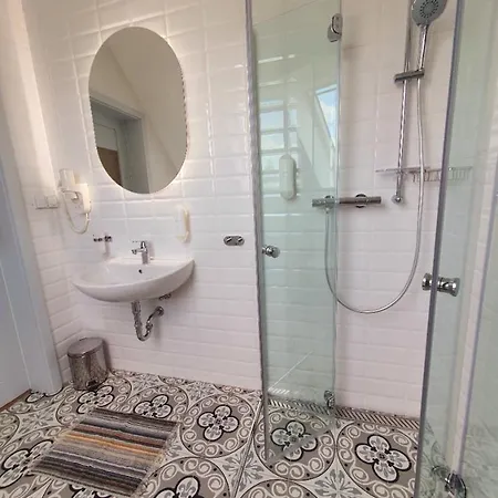 Oda ve Kahvaltı Sousedi 4*